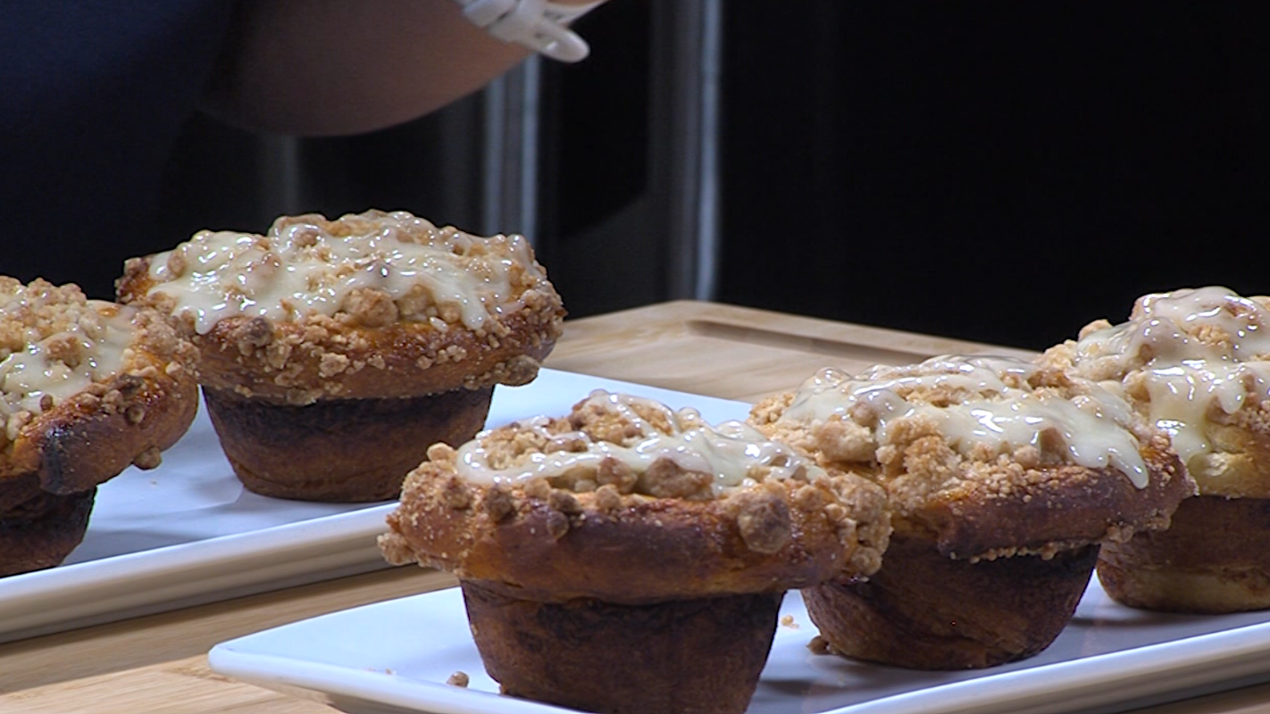 Steve Monz Shows Us How to Make Tasty Apple Pie Cinnamon Roll Muffins